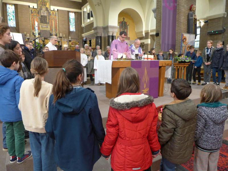 KRUISGAVE KANDIDAAT-VORMELINGEN SINT-PIETERS-BUITEN EN CHRISTUS KONING © Peter Engelbert
