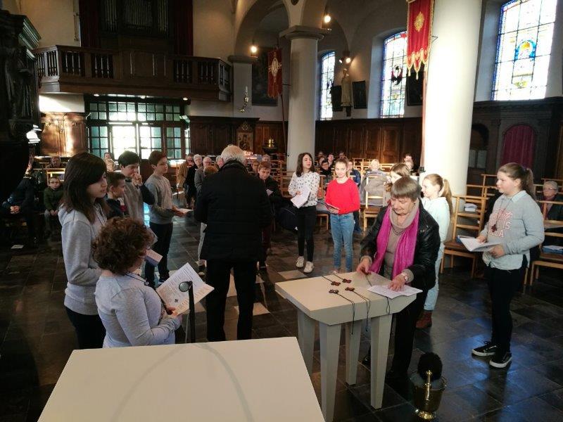 Kruisoplegging Vormelingen Nederhasselt © Libain Anckaert