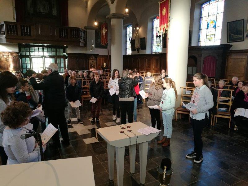 Kruisoplegging Vormelingen Nederhasselt © Libain Anckaert
