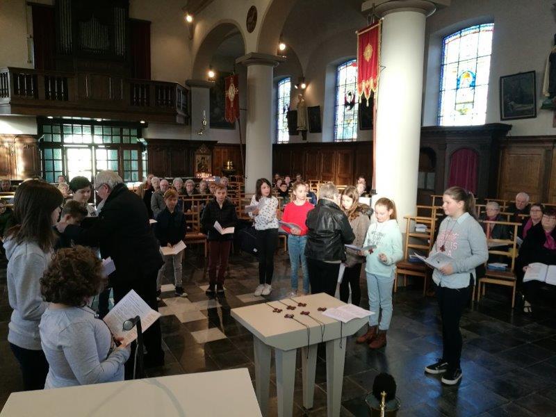 Kruisoplegging Vormelingen Nederhasselt © Libain Anckaert