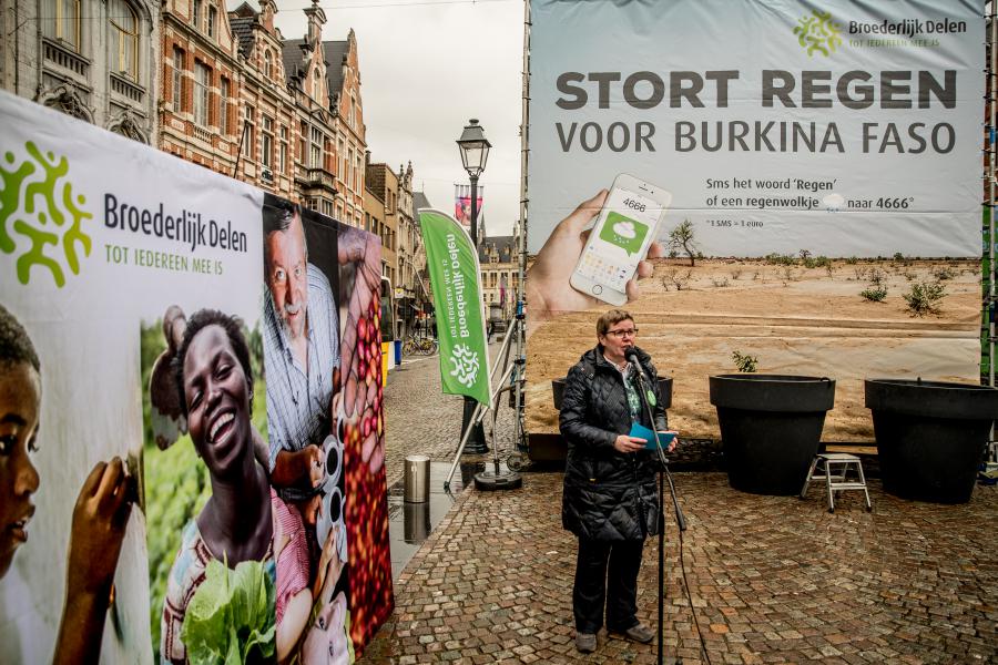 Broederlijk Delendirecteur Lieve Herijgers tijdens de start van de campagne 2017 in Mechelen © Broederlijk Delen