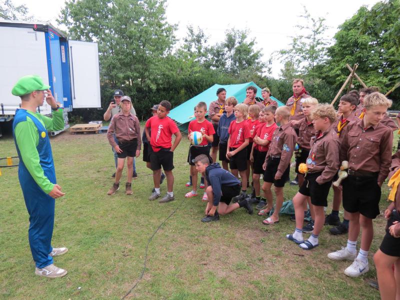 Chiro-jongens op kamp 