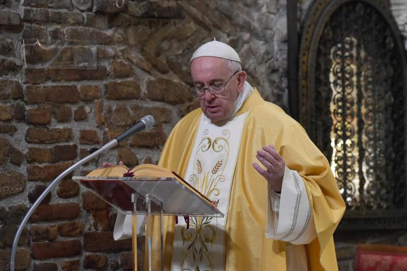 Paus Franciscus droeg maandagmorgen de eucharistie op in de basiliek van Loreto © Vatican Media