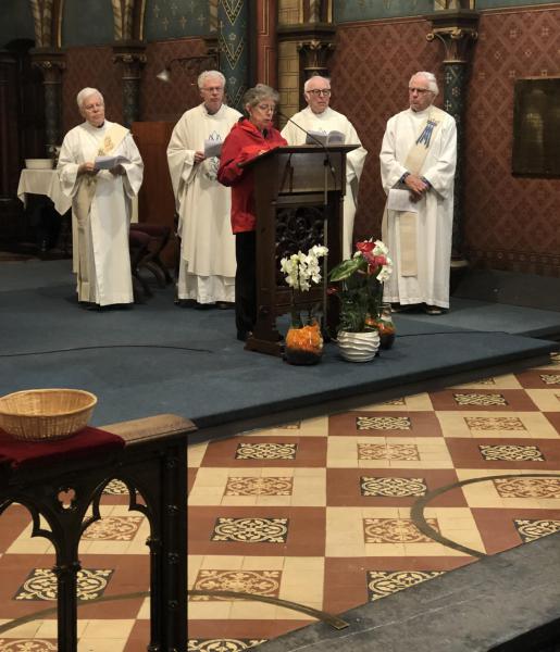 Eucharistie in de baseliek 