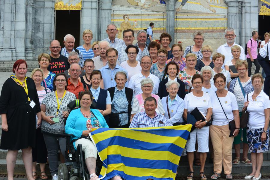 Groepsfoto Diksmuidse bedevaarders. 