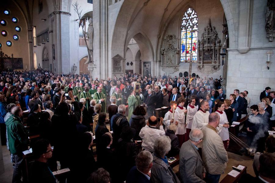 Intrede van de concelebranten tijdens de openingsviering in de Sint-Paulusdom van Münster © Sant'Egidio 