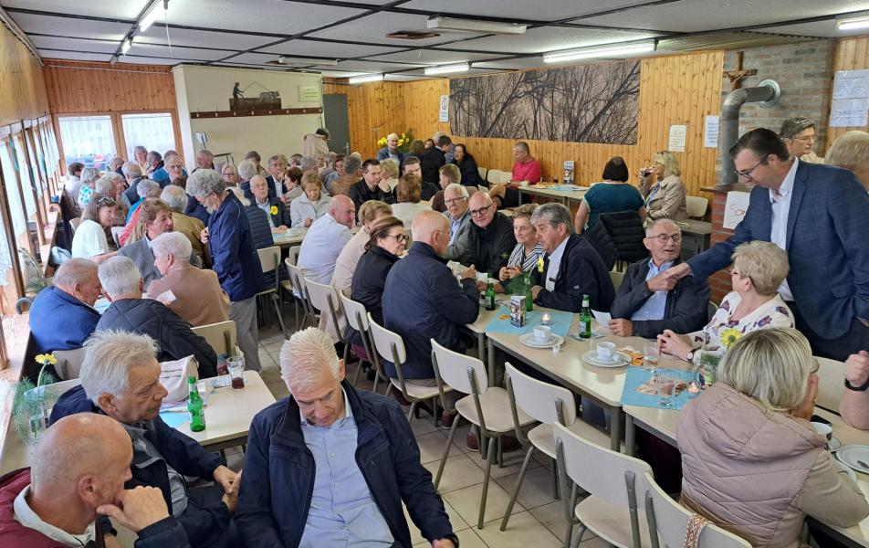 Geplande regen hield ons binnen in de kapel 