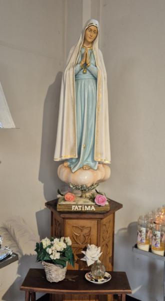 Onze-Lieve-Vrouw van Fatima in de kapel van de paters oblaten in De Panne. © D. Adams