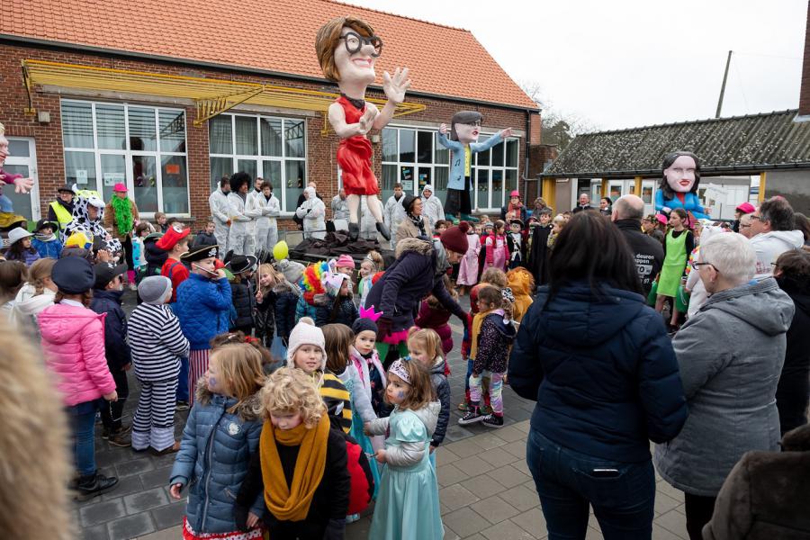 Met een gekke voet in de stoet 