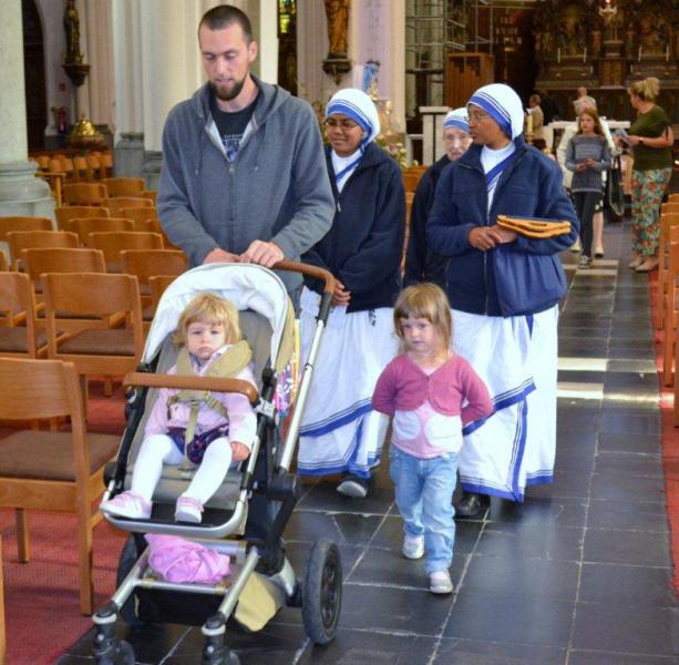 Zusters van Moeder Teresa in onze gezinsviering te SGW © Urtbain Van Kemseke