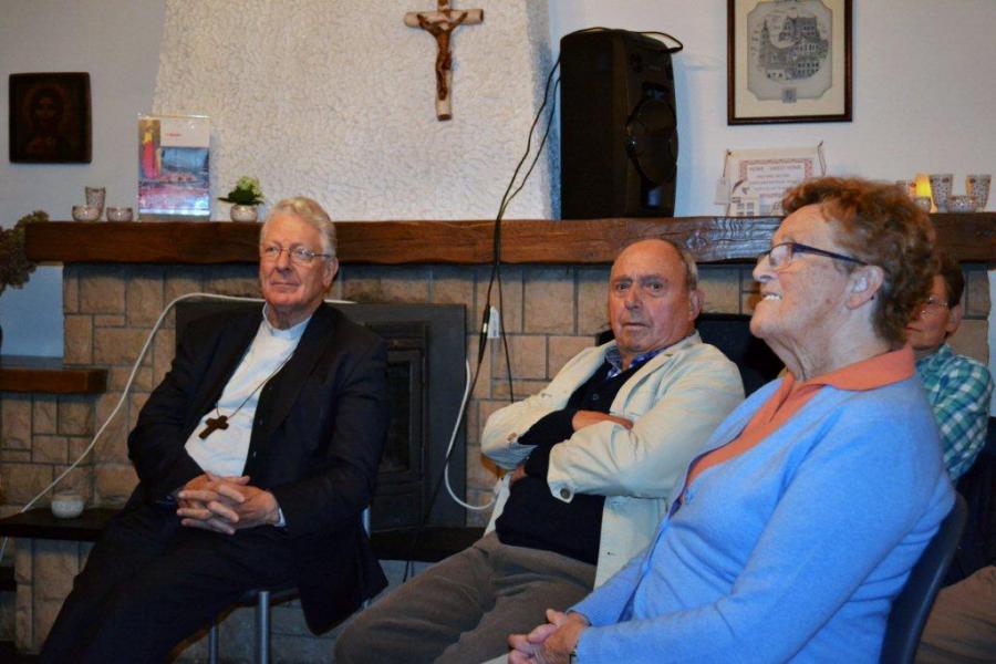 Monseigneur Van Looy op bezoek in het Parochiecentrum. © Kerk Stekene en Sint-Gillis-Waas