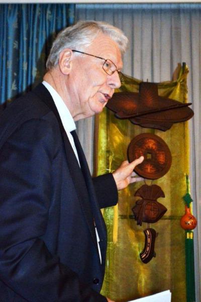 Monseigneur Van Looy in het Parochiecentrum. © Kerk Stekene en Sint-Gillis-Waas