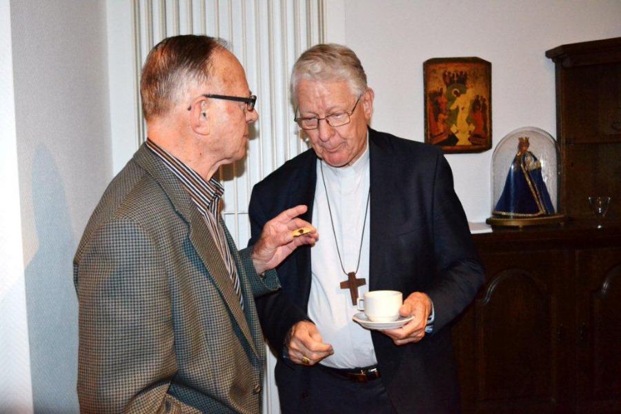 Monseigneur Van Looy in het Parochiecentrum. © Kerk Stekene en Sint-Gillis-Waas