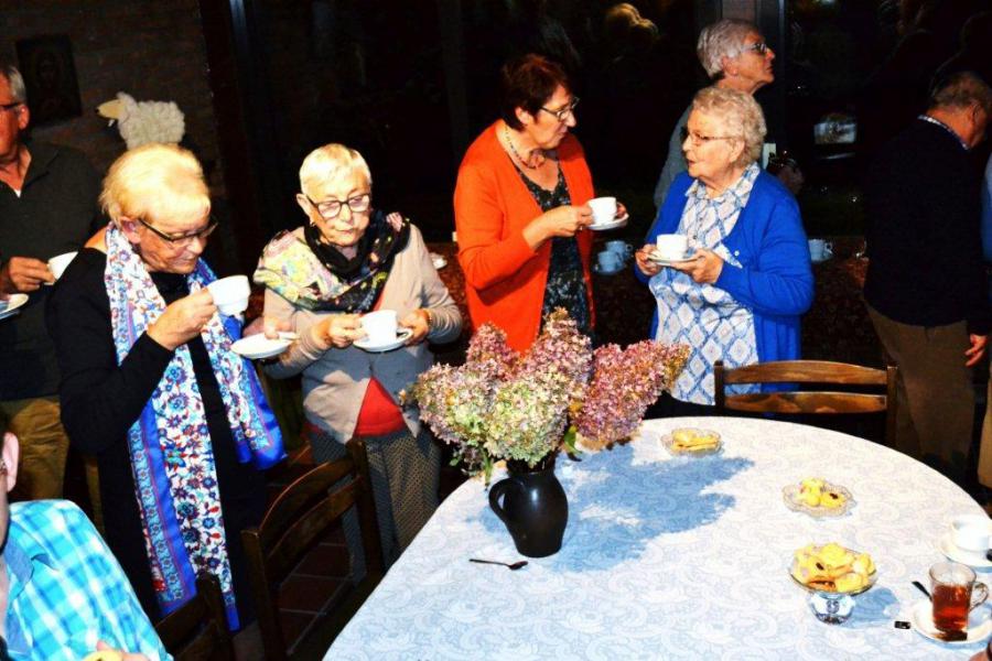 Monseigneur Van Looy in het Parochiecentrum. © Kerk Stekene en Sint-Gillis-Waas