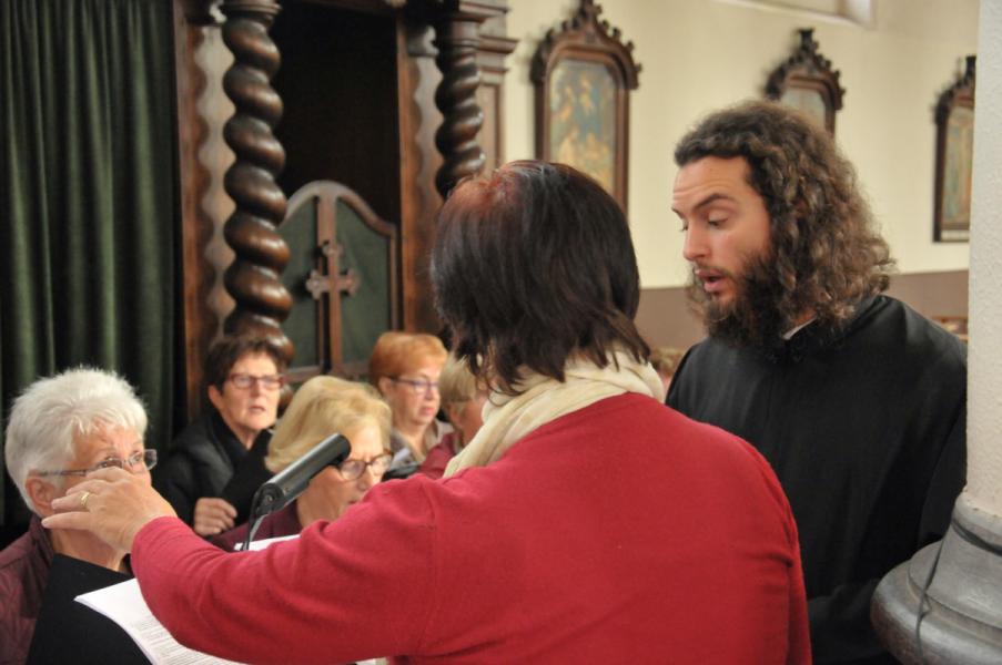 Marlene Bauwens samen met de orthodoxe voorzanger Andonis © Foto's Luc Weemaes