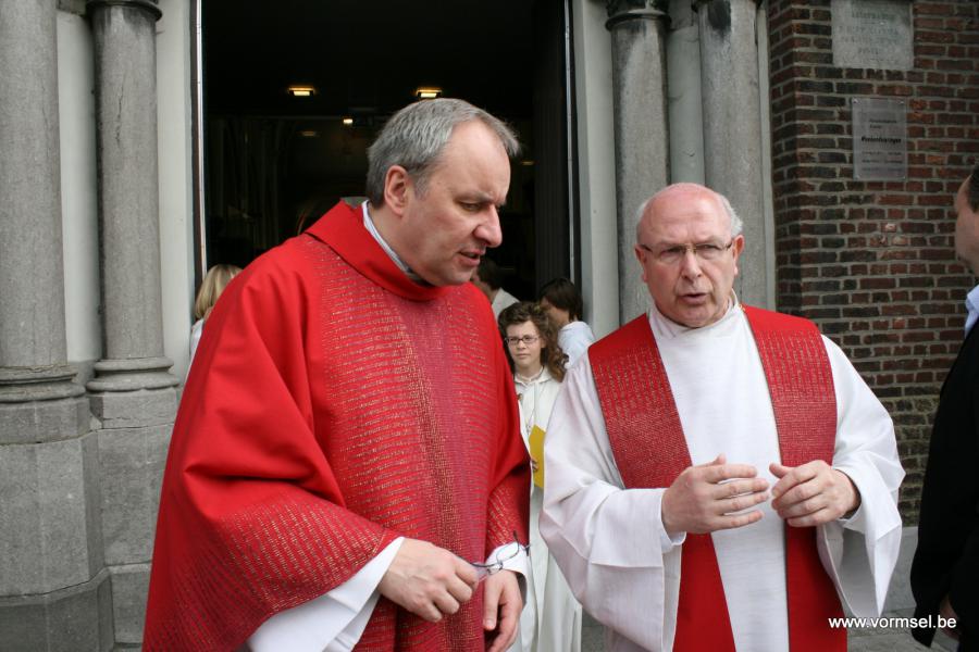 Vormheer Noël Bonte en pastoor Luc Callewaert na de viering © GVH