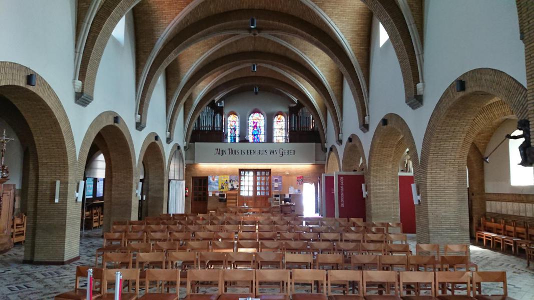 Interieur van de kerk 