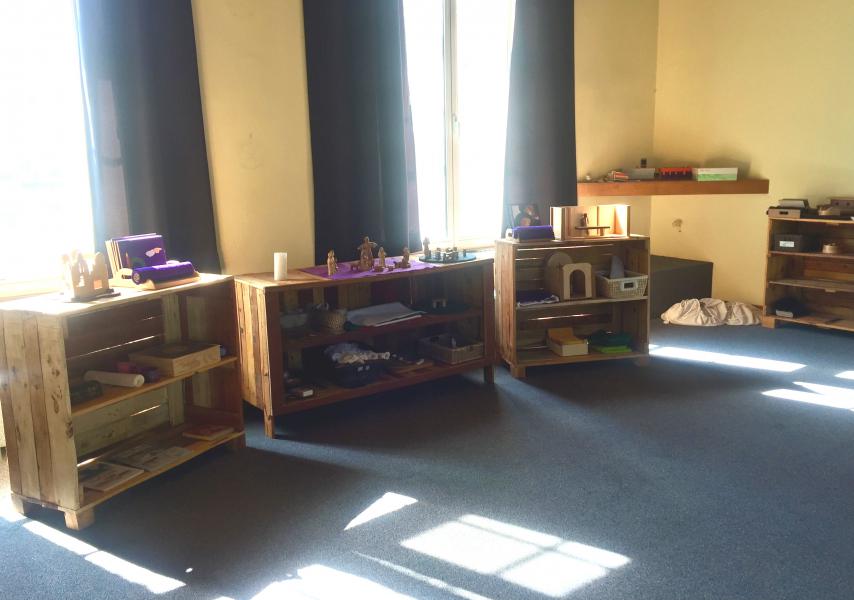 De liturgische kasten in de Godly Play ruimte van Drongen © Katie Velghe