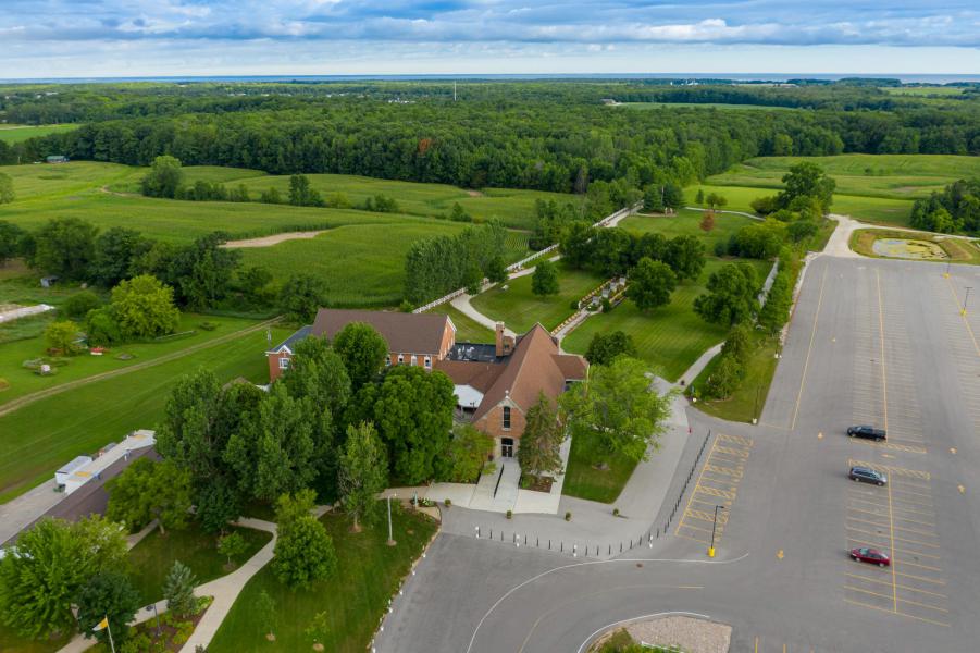 Luchtfoto van het terrein van het heiligdom in Champion, Wisconsin © Nationaal Heiligdom van Onze Lieve Vrouw van Champion