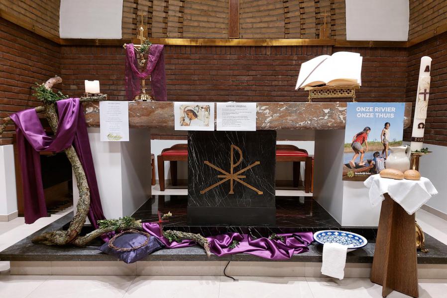 Goede vrijdag in OLV-Neder © H Mouchaers