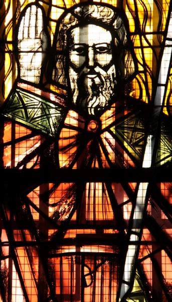 detail van een glasraam van Eugeen Yoors: Mozes © Mia Verbanck