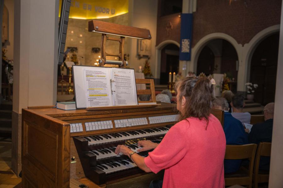 en door Nicole De Paepe, pianiste-componiste-orgeliste © Wim Duysburgh