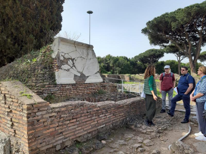 Rome-bedevaart Sint-Corneliusparochie Ninove - 8-11 april 2024 - Ostia Antica © Rita Van Thuyne