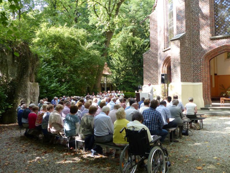 Talrijke opkomst voor de start van de Sint-Arnoldusnoveen. 