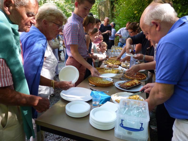Het taartenbuffet viel in de smaak bij jong en oud. 