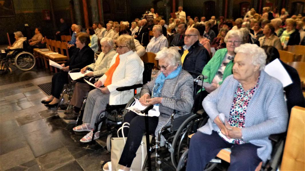 Samen met Samana Waregem vieren in de basiliek © Samana Kuurne