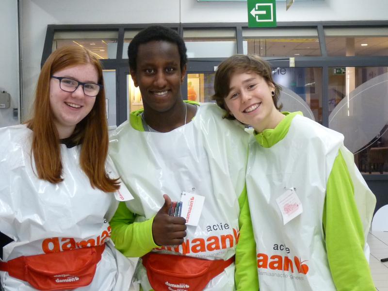 Activiteit 'stiftenverkoop Damiaan' door Jokri Oude Bareel 