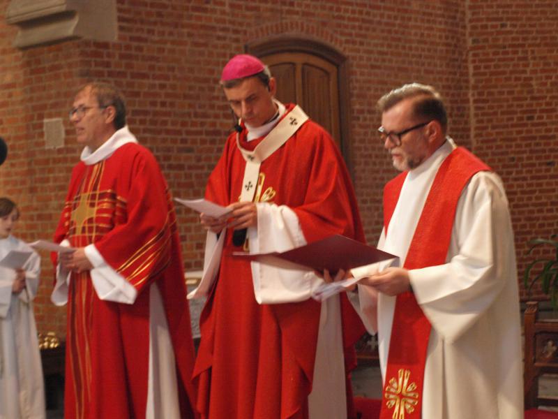 Welkom monseigneur, welkom communicanten © Luc Faems