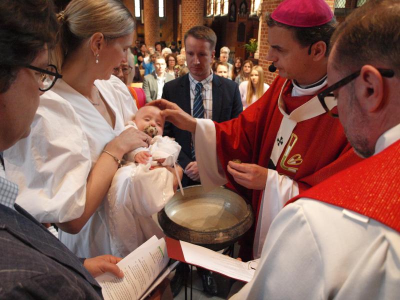 Gezalfde met chrisma © Luc Faems