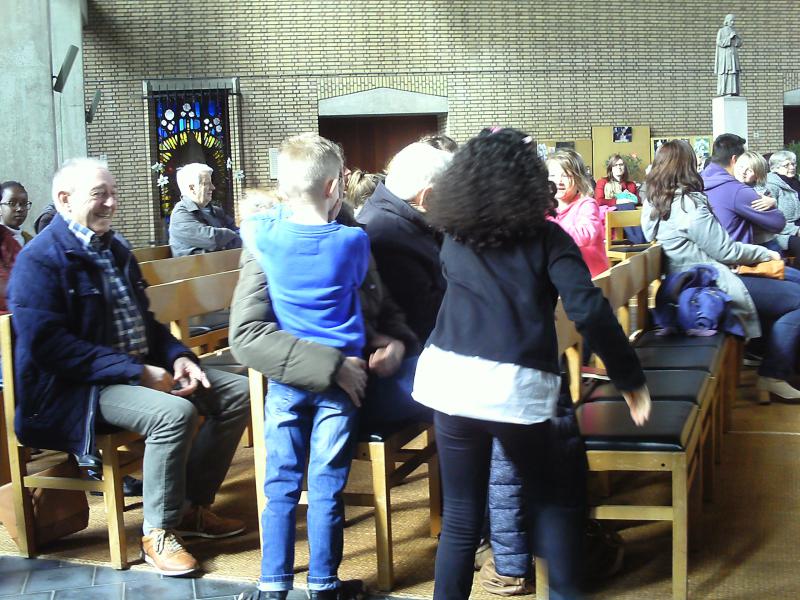 We wensen mekaar de vrede toe 