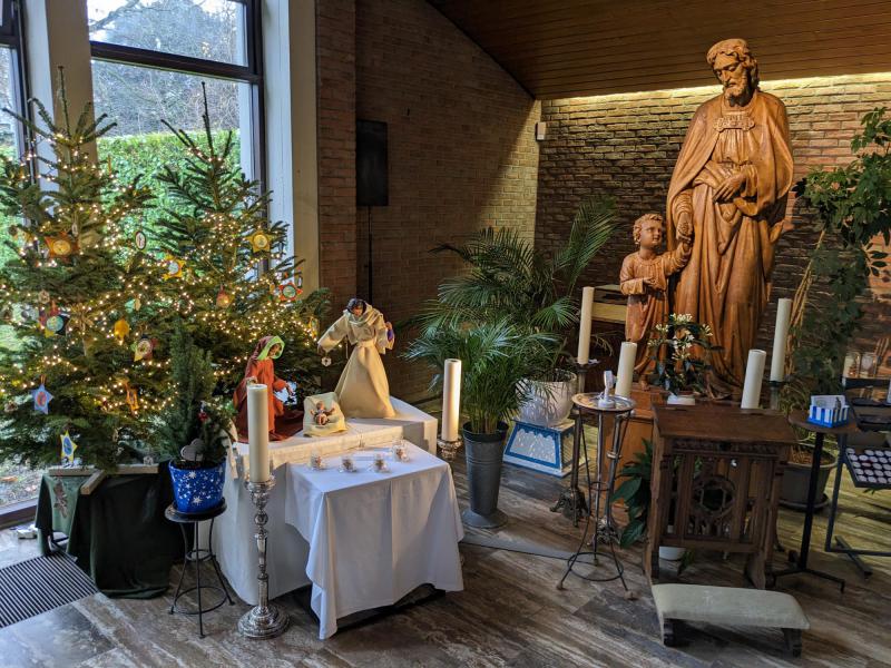 Goederen van de ‘Solidariteitstafel’ van kerst 2022 ophalen © Pastorale zone Leuven aan de Dijle