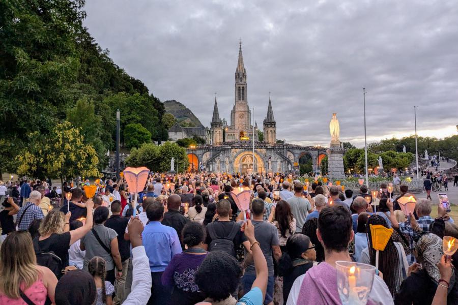 Licht in de duisternis: pelgrims trekken samen op tijdens de kaarsenprocessie © Pastorale zone Leuven aan de Dijle