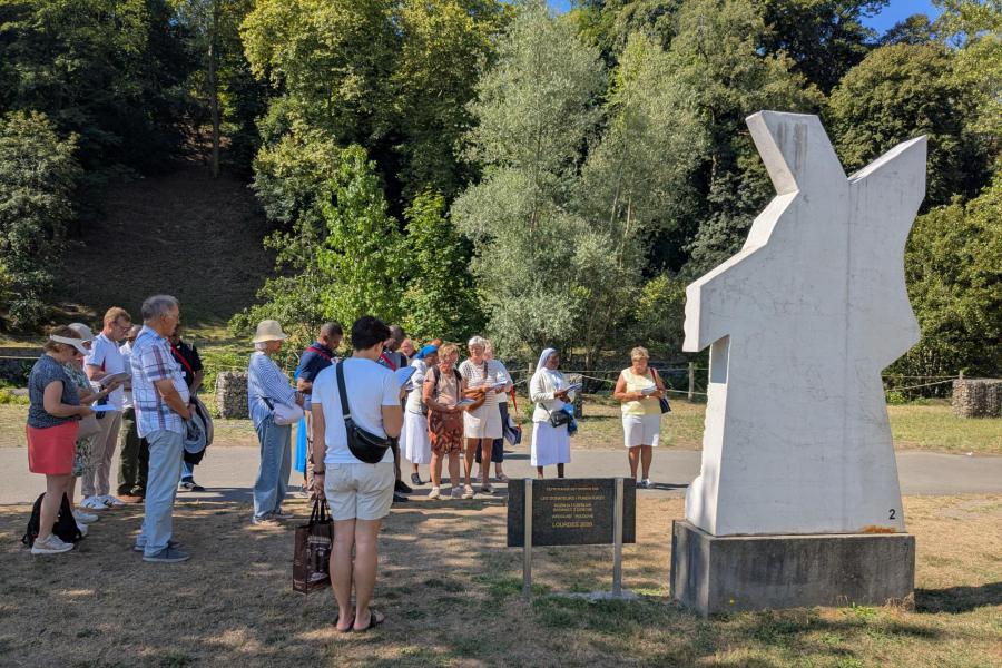 Ingetogen moment: bidden van de kruisweg in Lourdes © Pastorale zone Leuven aan de Dijle
