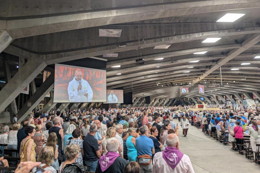 Internationale eucharistieviering in de ondergrondse Sint-Pius X-basiliek © Pastorale zone Leuven aan de Dijle