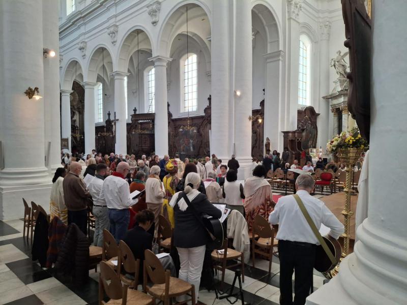 Paasviering met Internationaal Koor in de Abdijkerk Ninove - 05-04-2026 © Marina Schoukens