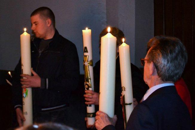 De vier brandende paaskaarsen © Urbain Van Kemseke