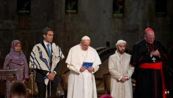 Franciscus tijdens de interreligieuze viering op Ground Zero©RadVat/Timeline