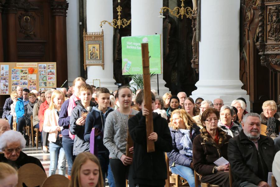 Kruisoplegging Abdijkerk Ninove © Philippe Meyer