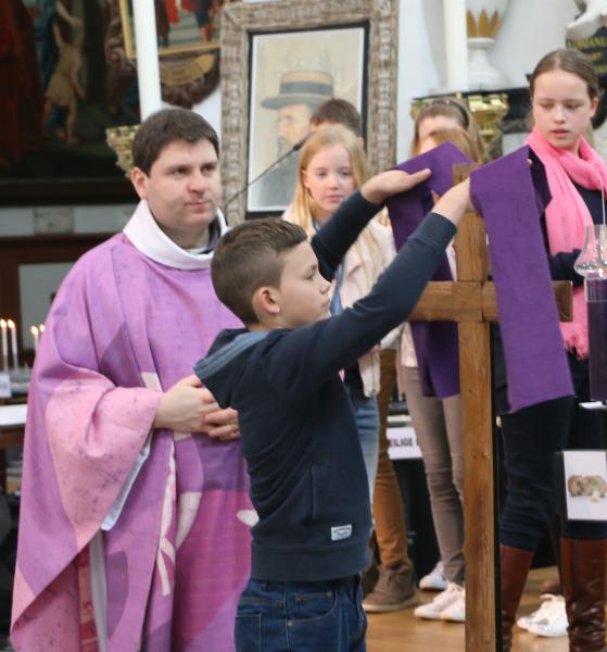 Kruisoplegging Abdijkerk Ninove © Philippe Meyer