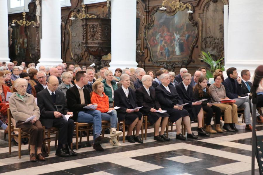 Eerbetoon voor de Zusters der HH. Harten die na 185 jaar verhuizen © Philippe Meyer