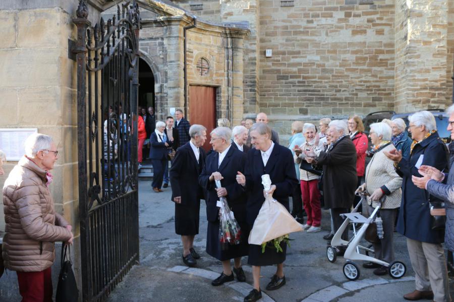 Eerbetoon voor de Zusters der HH. Harten die na 185 jaar verhuizen © Philippe Meyer