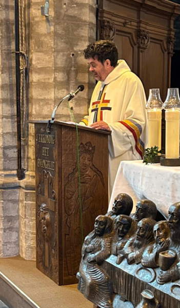 Priester Jan vertelt over het belang van vrouwen in de kerk    @Guy 