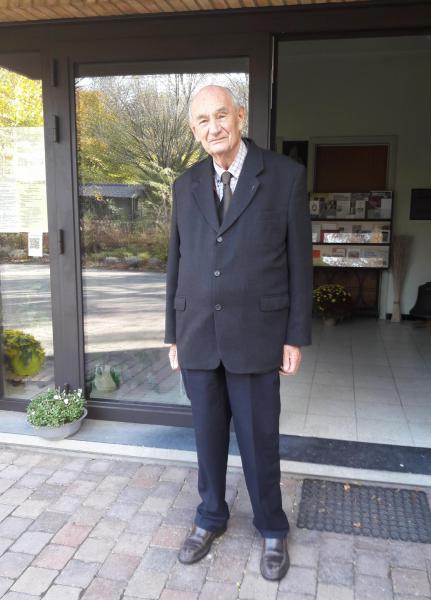 Priester Van de Velde 