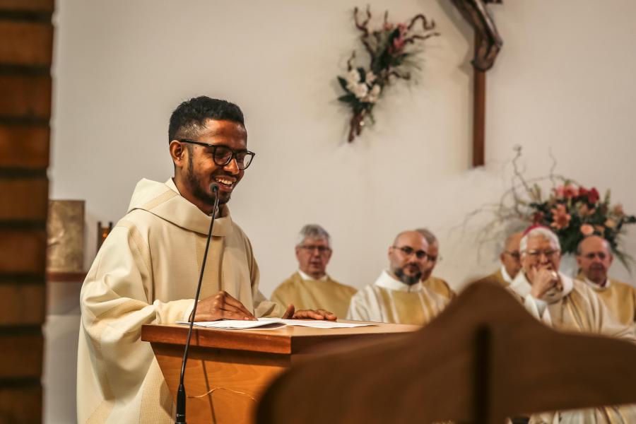 Cirilo de Deus wordt priester gewijd in de kapel van Don Bosco in Oud-Heverlee © -