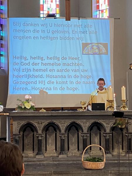 Paasviering met paaseierenworp in Sint Agatha 2024 © Pastorale zone Leuven aan de Dijle