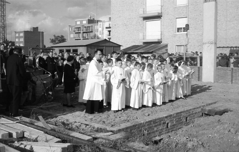 De eerstesteenlegging van de Pius X-kerk, 3 september 1966 © H. Pius X-parochiegemeenschap Wilrijk
